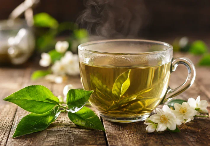 الشاي الأخضر... مشروب بفوائد صحية متعددة