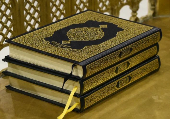 القرآن الكريم: معجزة الله الخالدة ودستور الحياة للبشرية