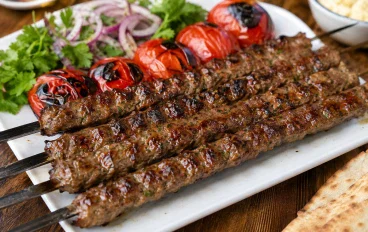 طريقة عمل الكفتة المشوية في البيت مثل المطاعم.. سر الطعم والتسوية المثالية