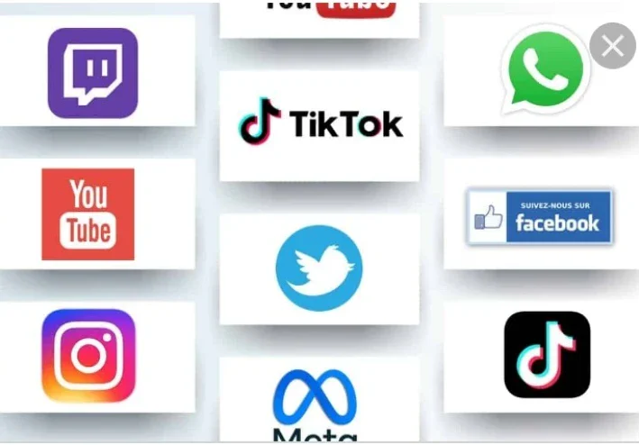 المواقع التواصل الاجتماعي عالم غيرا حياتنا