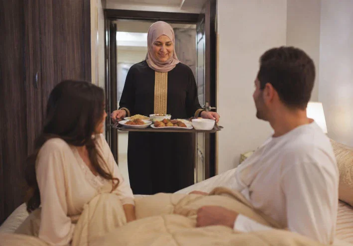 سر في صنية العشا
