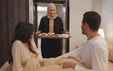 سر في صنية العشا