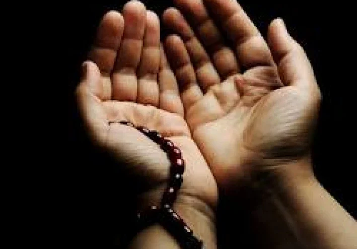 كيف تناجي الله سبحانه وتعالى؟ وأجمل الطرق للتقرب إليه