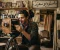 صورة مقال صورة خلف زجاج تبدا منها قصه مشوقه