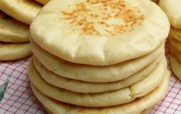 *خبز الطاسة : خبز طري وقطني بدون فرن*.
