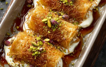 *كريب محشو بالكنافة والكريمة... حلوي طبقات بطعم غير متوقع*