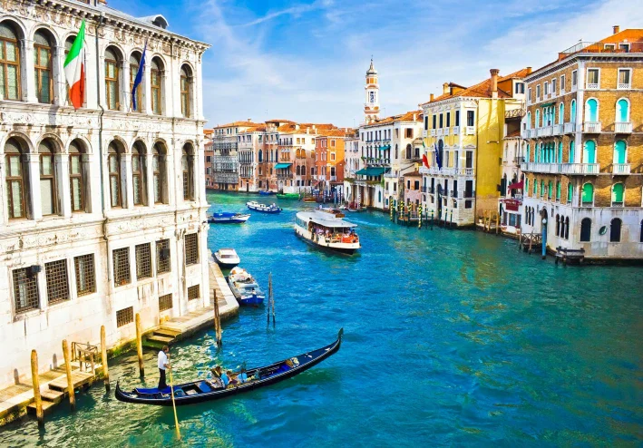 البندقية في إيطاليا.. 6 معالم تكشف سر المدينة التي بُنيت فوق الماء! 🇮🇹