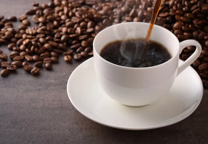 بتشرب القهوة كل يوم؟ اعرف فوائدها وأضرارها.. والحقيقة اللي محدش بيقولك عليها ☕