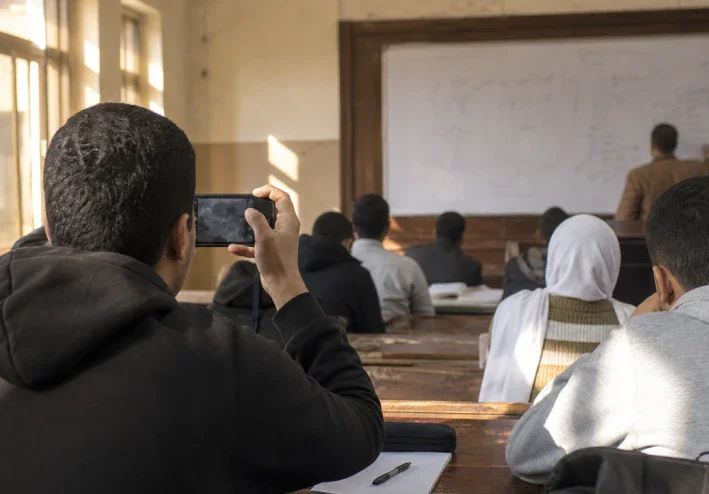 كيف تستخرج القوانين من صورة السبورة أو الدفتر بالذكاء الاصطناعي دون نسخ يدوي