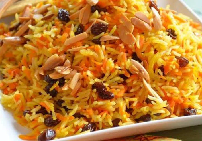 🍚🍗 الأرز البخاري بالدجاج والجزر - وصفة شهية بنكهة شرقية أصيلة