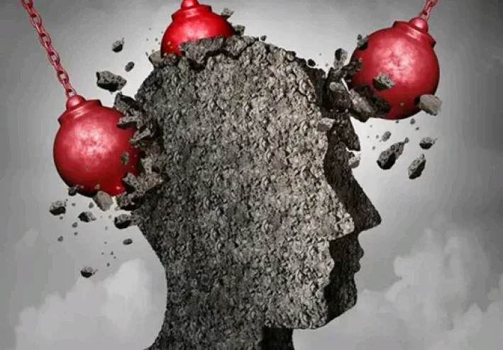 الصداع الذي لا يشبه صداعك: متى يتحول الألم إلى إنذار طبي؟