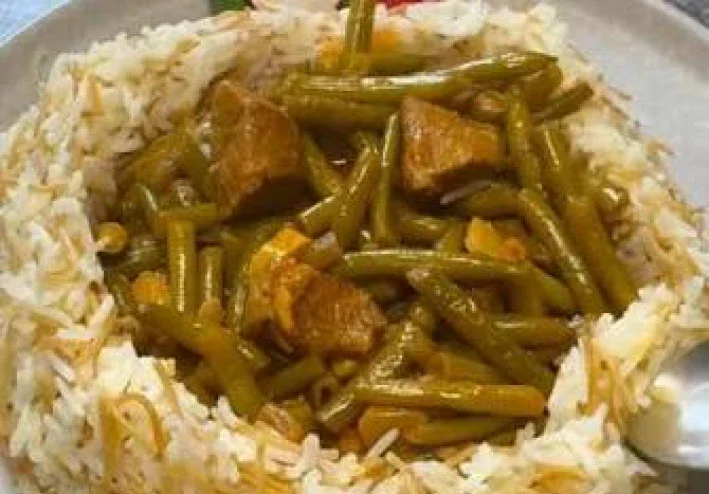 🥘🌿 يخنة الفاصولياء الخضراء باللحم والأرز بالشعيرية -  وصفة منزلية شهية ومشبعة
