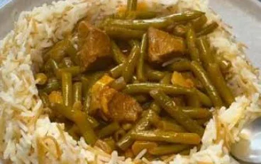 🥘🌿 يخنة الفاصولياء الخضراء باللحم والأرز بالشعيرية -  وصفة منزلية شهية ومشبعة