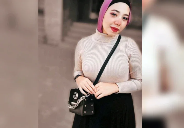الفنانة شهد عبدالدايم تبدع في رسوماتها بأقلام الحبر والجاف