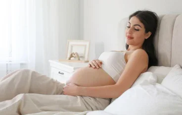 الإفرازات المهبلية أثناء الحمل: ما الطبيعي وما الذي يحتاج إلى علاج؟