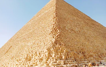 قصة بناء الأهرامات.. كيف صنع المصريون القدماء أعجوبة خالدة؟