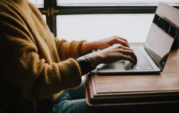 كيف تبدأ العمل الحر من الصفر للطلاب؟ دليل عملي للمبتدئين