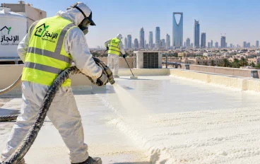 عزل أسطح بالرياض: الفرق بين العزل المائي والحراري وعزل الفوم وكيف تختار النظام المناسب؟