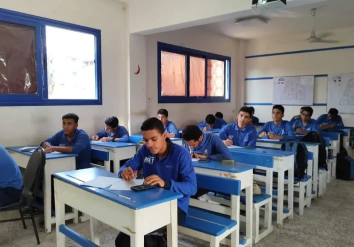 مراحل انهيار طالب الثنوية العامة الجزء الأول في الصف الأول