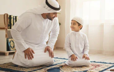 كيف تحبب طفلك في الصلاة والعبادات دون إكراه أو ترهيب؟