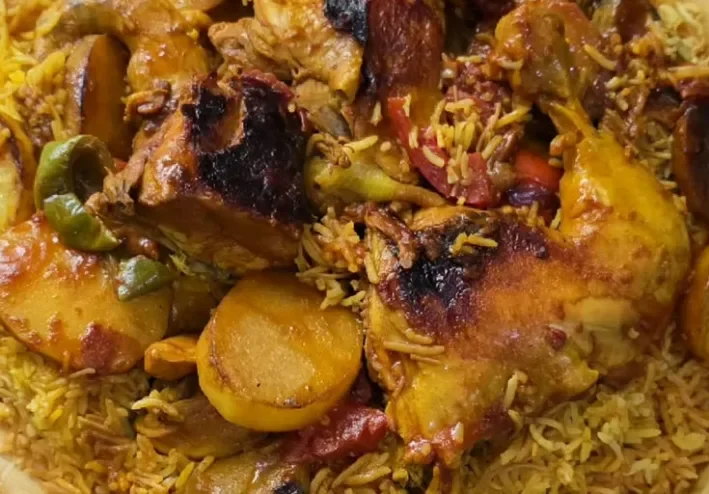 مقلوبة الدجاج والخضار الأصلية.. سر الطبق الشهي بخطوات سهلة ومقادير دقيقة 🍗🍚