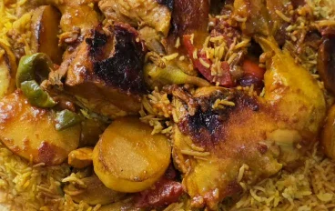  مقلوبة الدجاج والخضار الأصلية.. سر الطبق الشهي بخطوات سهلة ومقادير دقيقة 🍗🍚