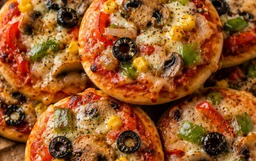 🍕 طريقة عمل البيتزا المنزلية بعجينة هشة وطرية مثل المطاعم خطوة بخطوة