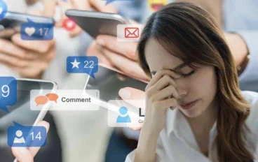 ليه بقينا لازم نكون متاحين طول الوقت؟ الموبايل اللي قرّب الناس مننا ممكن يكون بيستنزفنا؟