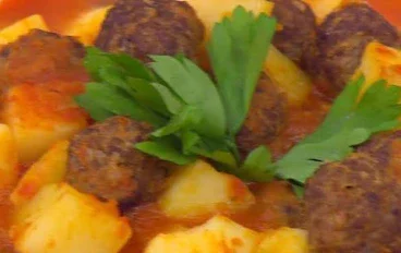 🥩🥔 داوود باشا بالبطاطس - وصفة كفتة اللحم الشهية بصلصة الطماطم
