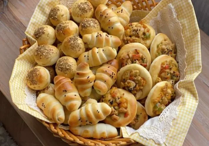 طريقة عمل المعجنات الهشة والطرية في المنزل.. وصفة ناجحة بمكونات بسيطة! ✨