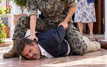 جوز أمي الجديد بص في عيني بـ كل قسۏة حصري 