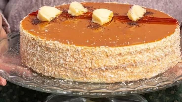 🍰🧂🌿 كيكة الكراميل المملح والروزماري - وصفة فاخرة بنكهة مميزة