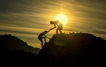 كيف أتوب إلى الله وأقترب منه؟ خطوات عملية لمن يشعر بالبعد