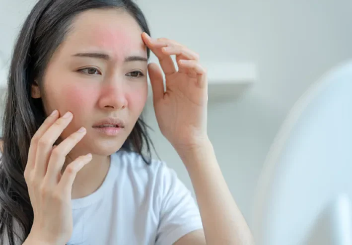 5 أخطاء شائعة تضر البشرة دون أن ننتبه لها