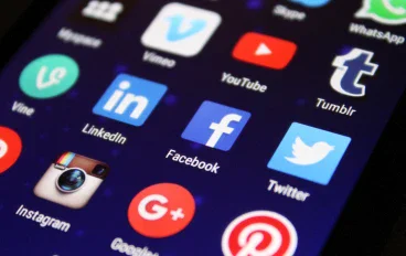 التفاهة في مواقع التواصل الاجتماعي واسباب انتشارها