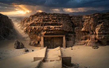 مقبره اخناتون الغامضه 