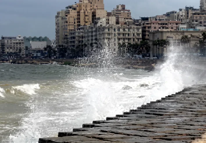 الاصاد تتوقع تقلبات حادة تضرب البلاد.. هل تشهد محافظتك أمطاراً رعدية اليوم؟