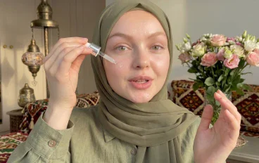 سيروم الألوفيرا وزيت الشاي الأخضر والنيم: دليلك الشامل لتنقية البشرة المعرضة للحبوب ومحاربة اللمعان الزائد