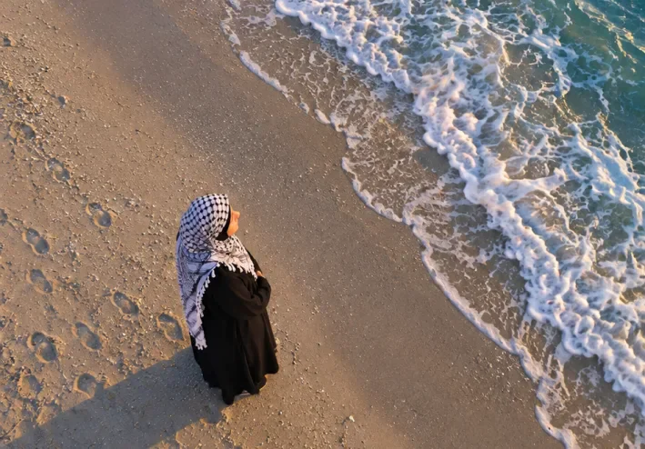 حين يصبح الوطن غربة 💔