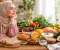 أهم الفيتامينات لصحة المرأة وأفضل الأطعمة الغنية بها.