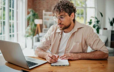 7 مهارات رقمية يمكنك تعلمها من البيت مجانًا وتطوير فرصك في العمل