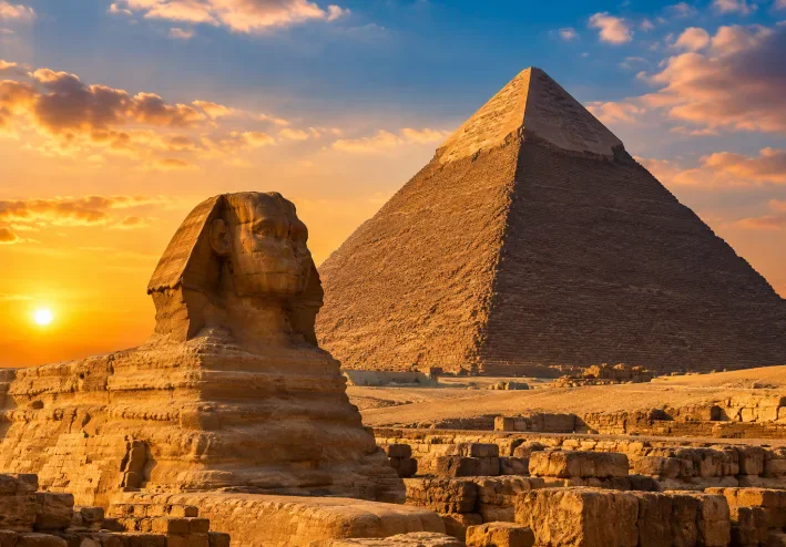 قصة بناء الأهرامات: كيف صنع المصريون القدماء مجدًا خالدًا؟