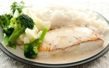 🐟🥥 سمك القاروص بحليب اللوز والأعشاب البحرية - وصفة بحرية راقية بنكهة مميزة