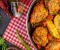 صينية البطاطا بالدجاج في الفرن.. سرّ الطعم الشهي لوجبة عائلية متكاملة 🍗🥔