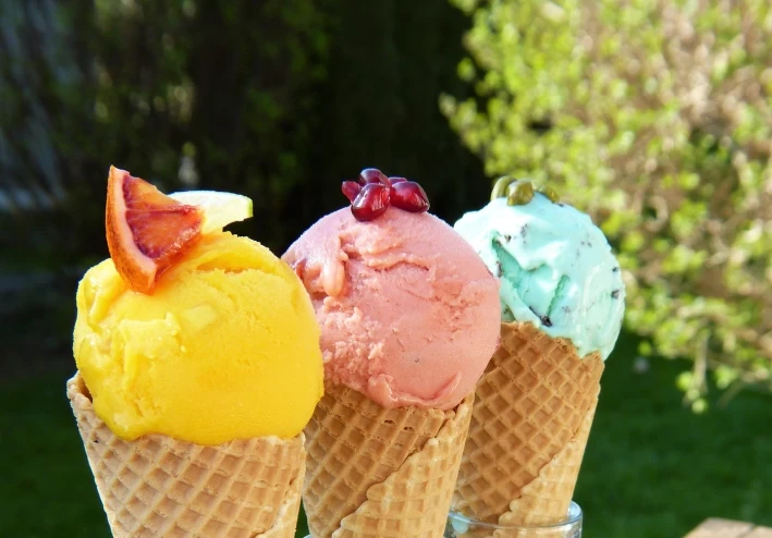 All you need to know about the ways to prepare delicious and refreshing ice cream in the summer: from essential ingredients to varied flavors and use it in delicious desserts,food and drinks