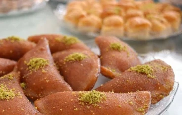 طريقه عمل القطايف المحشيه اللذيذه 